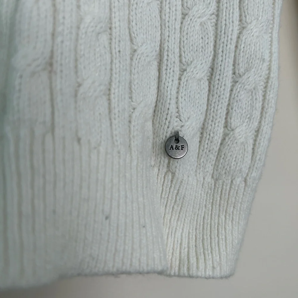 Vintage Abercrombie and Fitch cropped cable knit sweater - Picture 3 of 4